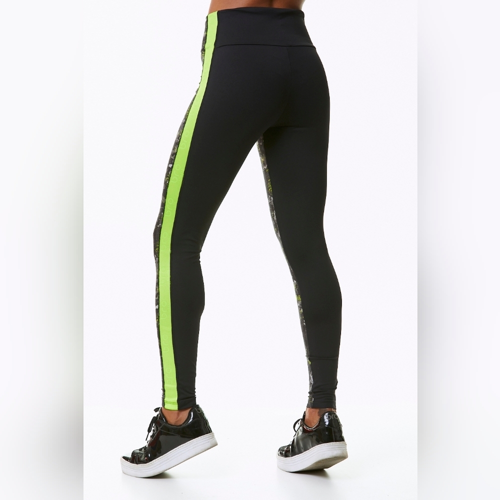 Stylish Women's Black and Green Camo Leggings - Picture 3 of 5